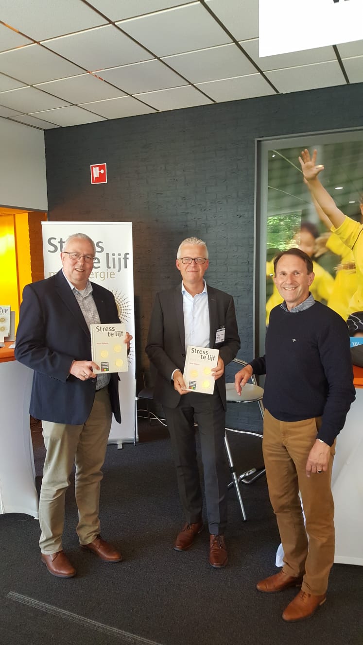 Peter Ribbens - uitreiking boek 'stress te lijf met energie' Peter Ribbens - uitreiking boek 'stress te lijf met energie'